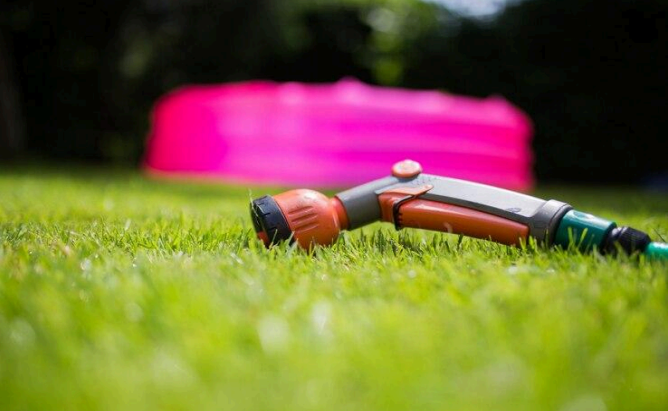 The Ultimate Guide to Mowing Techniques: How to Achieve a Perfectly Manicured Lawn